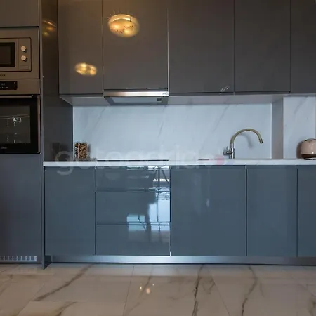 Sea View Ljiljana マカルスカ